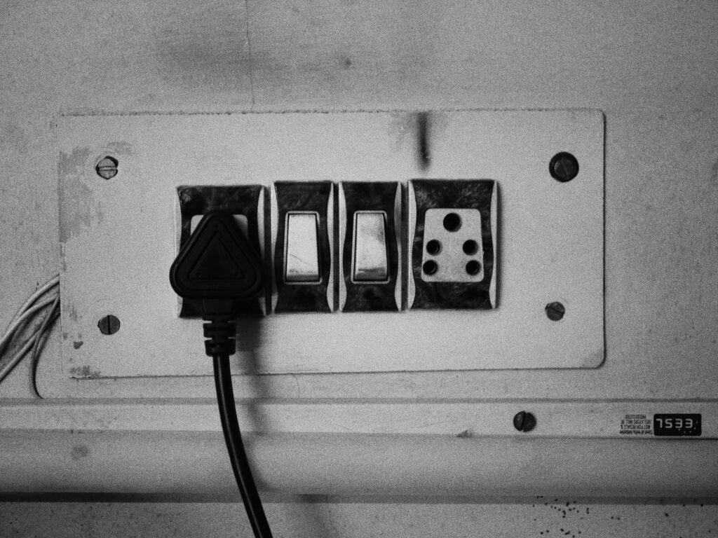 電気代が高すぎる原因はなに？計算の仕組みや対策も解説！