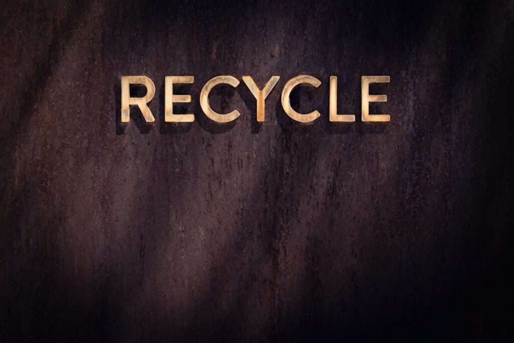 太陽光パネルのリサイクルと廃棄に向けた企業の動きとは