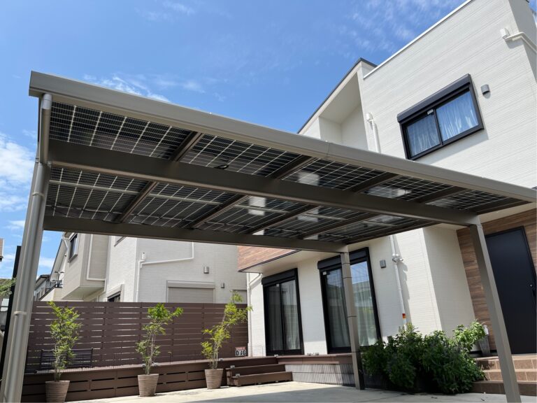 カーポートからソーラーカーポートへ — 雨の日の集客効果と発電の新たな価値